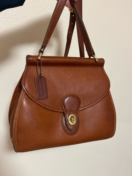Coach Handbags - Vintage Coach Logan British Tan Crossbody Leather Bag 9907